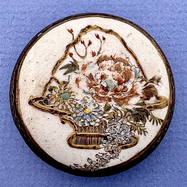 Large Satsuma button of basket of flowers “Hanakago.”