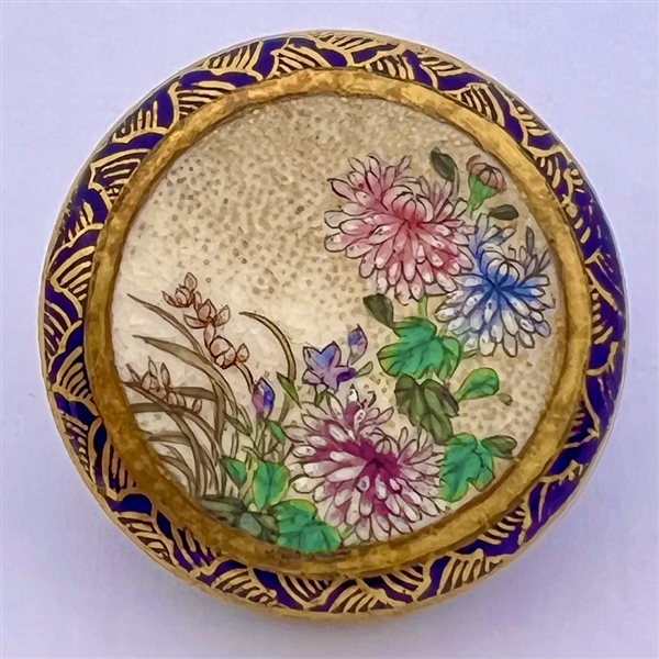 Satsuma button of fall chrysthemums with cobalt border.