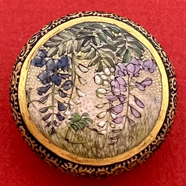 Lovely details on Satsuma button of wisteria.