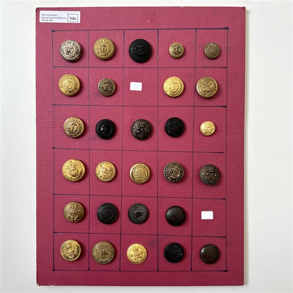 Card of 28 Yacht club buttons.