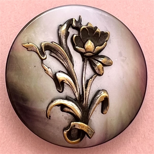 Art Nouveau pearl button with flower.