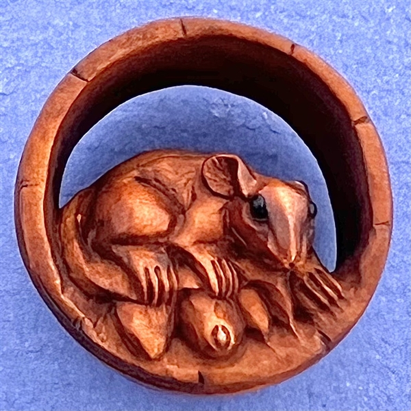 Mouse in a barrel boxwood button.