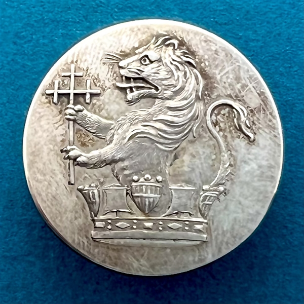 RARE - Livery crest button of lion surmounting a rare naval coronet. 