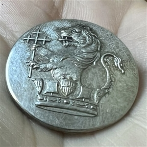 RARE - Livery crest button of lion surmounting a rare naval coronet. 