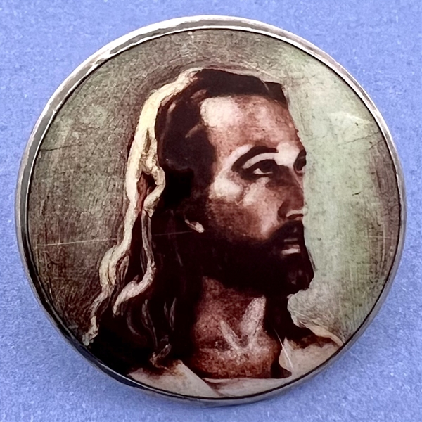 Motiwala enamel button of Jesus.