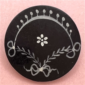 Late 18th c. painted lacquer button of a wreath (or fan).