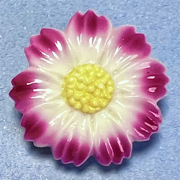 Japanese Kutani button of a realistic flower.