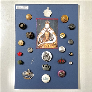 Card of twenty one crown buttons.