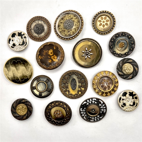 Sixteen Victorian celluloid buttons.