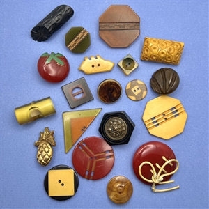 Group of 20 assorted Bakelite buttons.