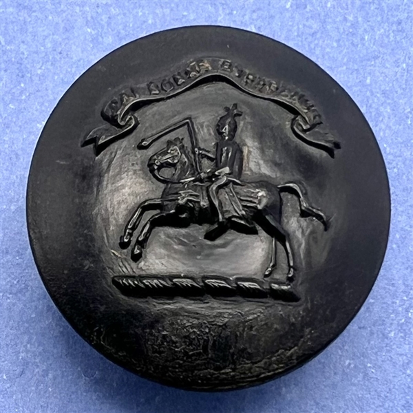 Molded horn Celtic livery crest button of a knight on a horse.