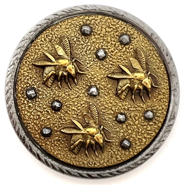 Steel cup button of “three bees."