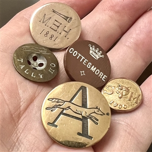 Five hunt club buttons with verbal.