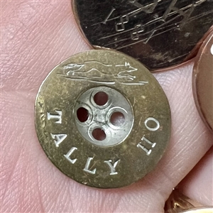 Five hunt club buttons with verbal.