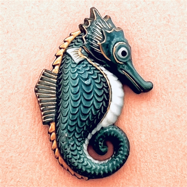 Japanese Arita porcelain button of realistic seahorse.