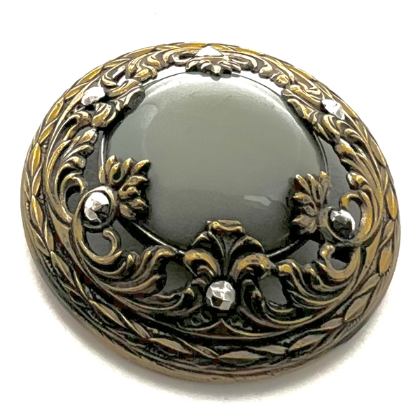 Gay 90s grey glass set in metal button.
