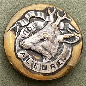 French sporting button of a stag with verbal.