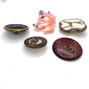 Five dear Deer buttons.