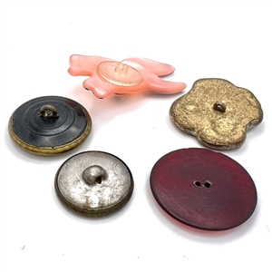 Five dear Deer buttons.