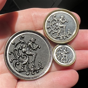 Three sizes of “Peter Pan  buttons.