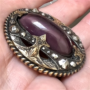 True gay 90's button with oval glass center and unique mounting.