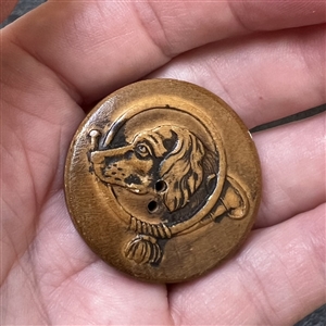 Wood button of sporting hound and hunting horn.