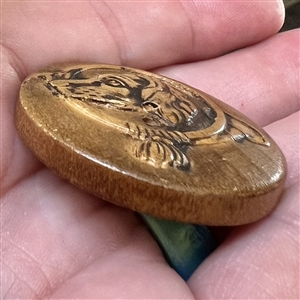Wood button of sporting hound and hunting horn.