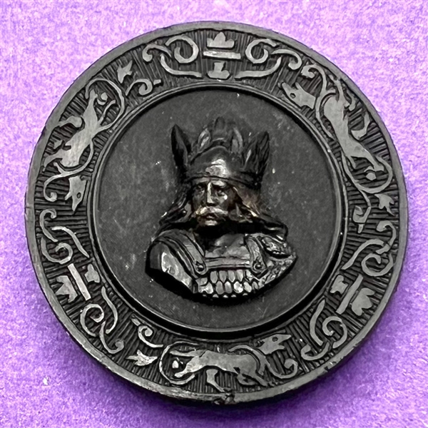 Horn button of King Lohengrin.