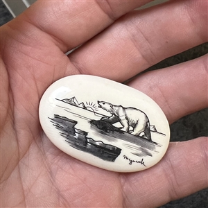 Scrimshaw button of an polar bear on ice.