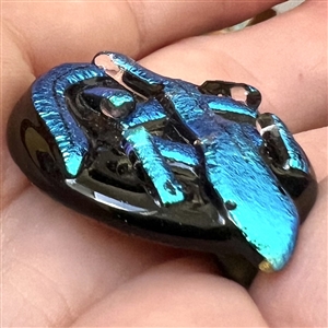 Kay Ferguson fused glass studio button of a lizard.