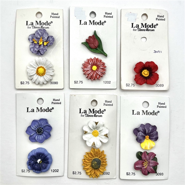 Six La Mode button cards of of flowers.