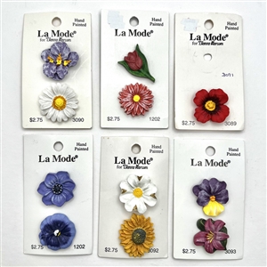 Six La Mode button cards of of flowers.