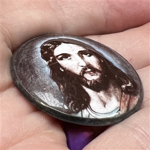 Motiwala enamel button of Jesus.