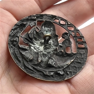 SCARCE brass button of “Buster Brown and Tige.