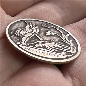 French satyrical sporting button with verbal “Pauvre Bete (poor beast).