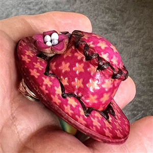 Leather button of a hat with flowers.