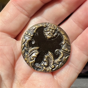 UNUSUAL velvet button “three masks with Greenmen border.