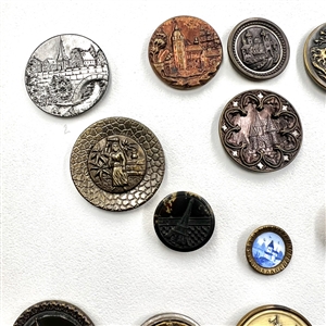 Card of 25 architectural buttons. 