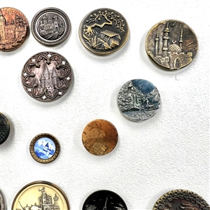 Card of 25 architectural buttons. 