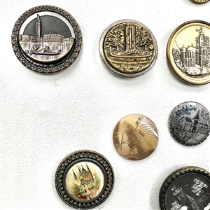 Card of 25 architectural buttons. 