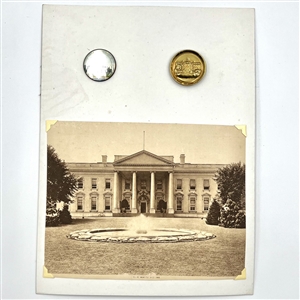 Card of 2 buttons of the White House.