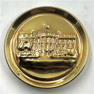 Card of 2 buttons of the White House.