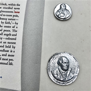Card of 3 aluminum buttons of Martin Luther theme by Eutzy.