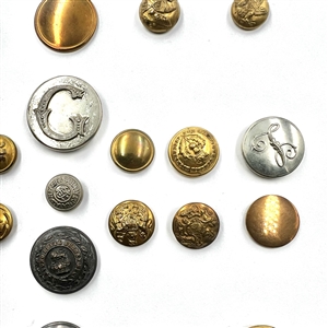 Card of 35 uniform buttons. 