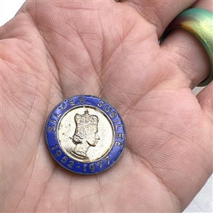 Silver Jubilee button for Queen Elizabeth II on original commemorative card. 