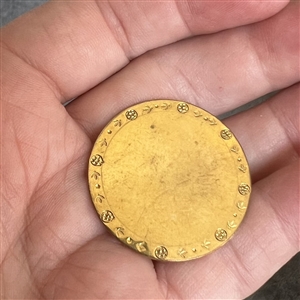 An 18th c. Copper Colonial button with chased border. 