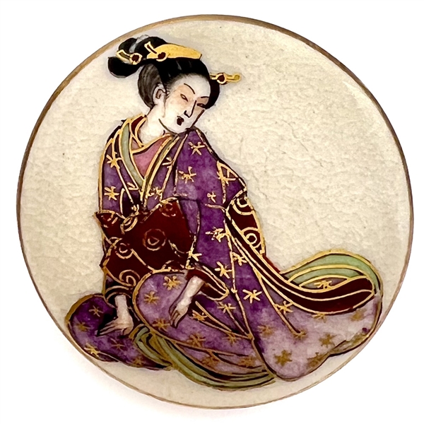 Large Satsuma button of a young woman in beautiful kimono. 