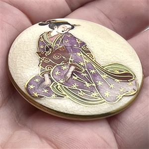 Large Satsuma button of a young woman in beautiful kimono. 