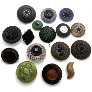 Sixteen Div 1 fabric buttons.