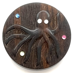 Leo Crabtree studio button of an octopus.